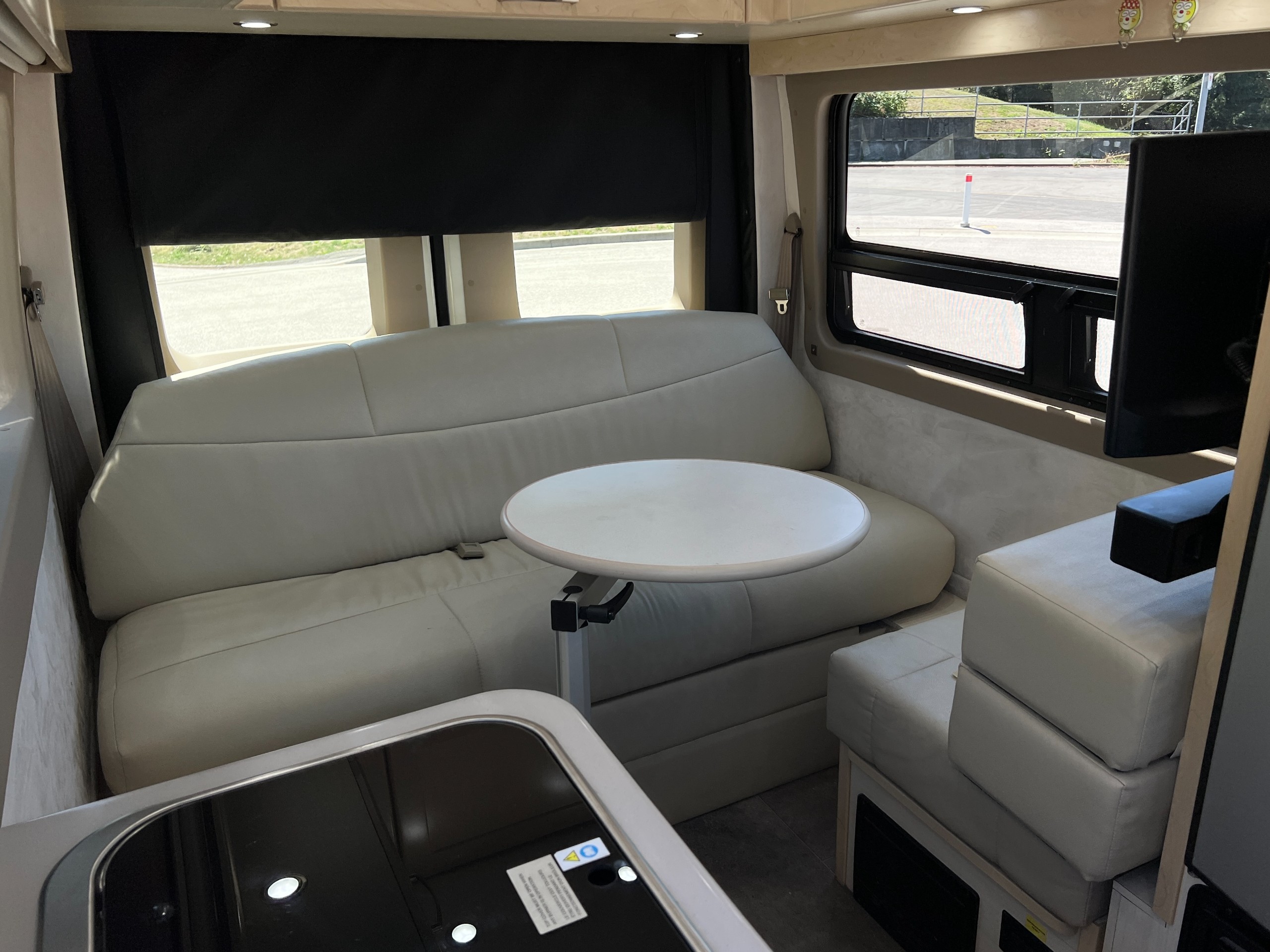 2019 Mercedes-Benz Pleasure-way Sprinter 2500 | ascent ts | Diesel|No accident - Image 9